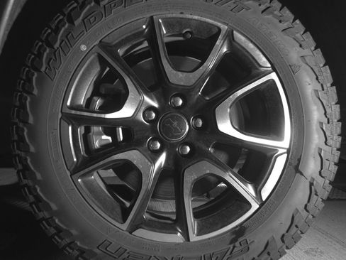 Used 2025 Jeep Compass Trailhawk image 12