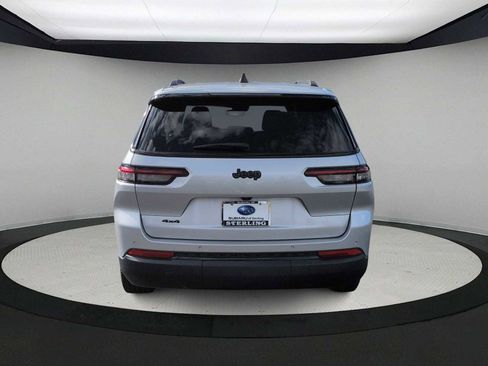 Used 2023 Jeep Grand Cherokee L Laredo image 7