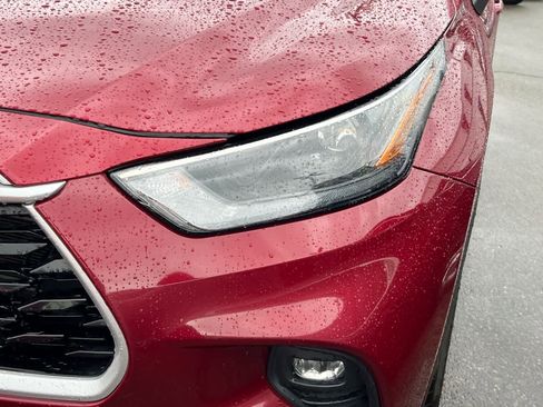 Used 2023 Toyota Highlander XLE image 11