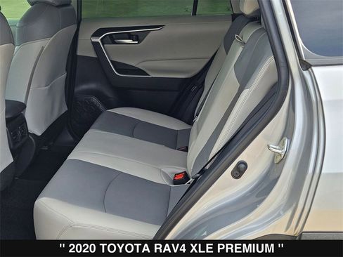 Used 2020 Toyota RAV4 XLE Premium image 17