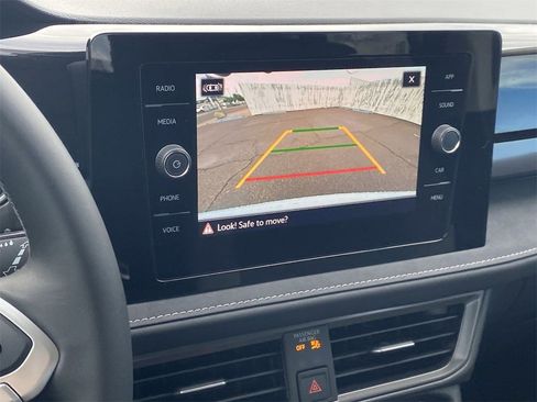 New 2026 Volkswagen Taos SE image 23