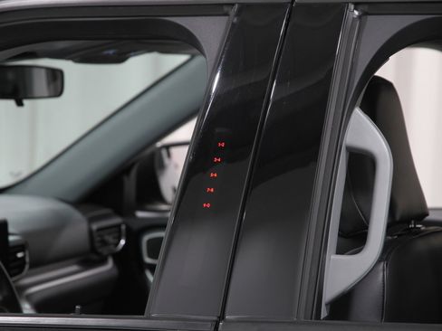 Certified 2021 Ford Explorer XLT w/ Equipment Group 202A image 4