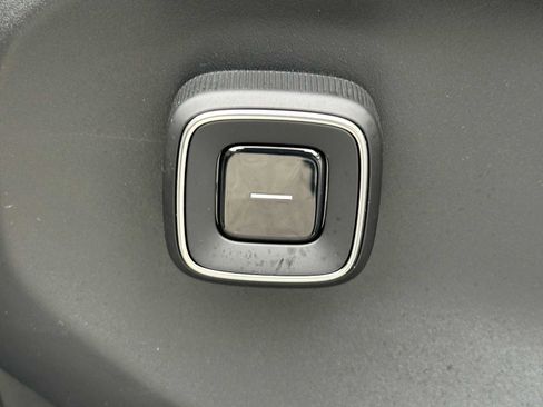 New 2025 Volvo EX90 Ultra image 23