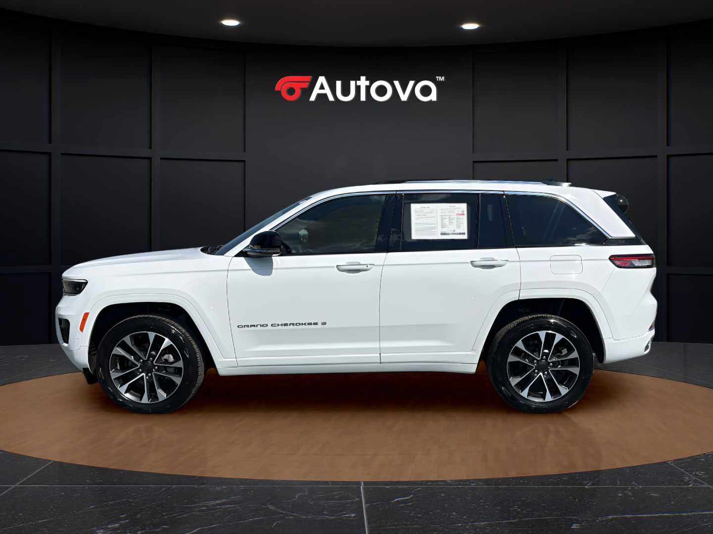 Used 2023 Jeep Grand Cherokee Overland AWD/4WD image 2