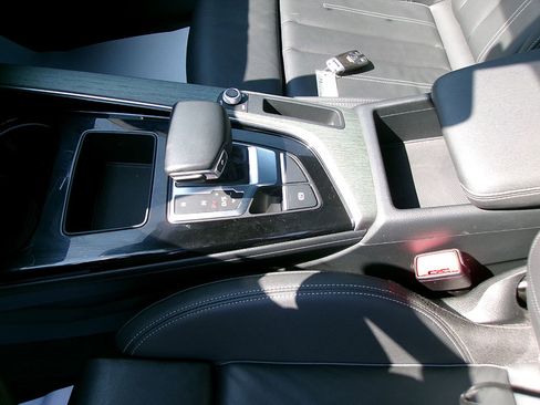 Used 2021 Audi A4 2.0T Premium image 15