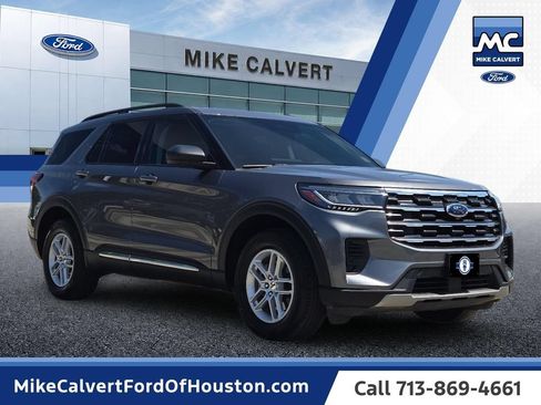 Used 2025 Ford Explorer Active AWD/4WD image 7