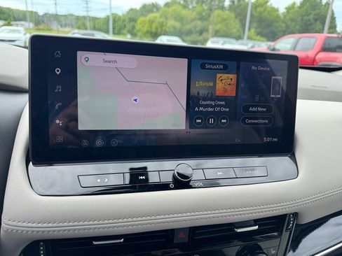 Used 2025 Nissan Rogue SL w/ Tech Package FWD image 13