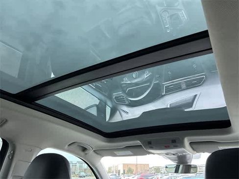 Used 2019 Volkswagen Tiguan SEL Premium image 23