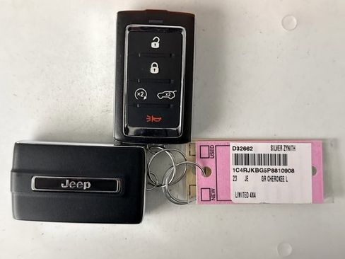 Used 2023 Jeep Grand Cherokee L Limited AWD/4WD image 10