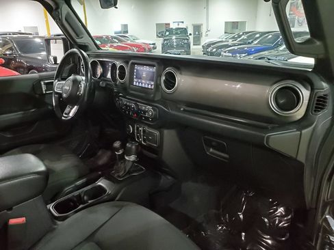 Used 2020 Jeep Gladiator Overland w/ LED Lighting Group AWD/4WD image 14
