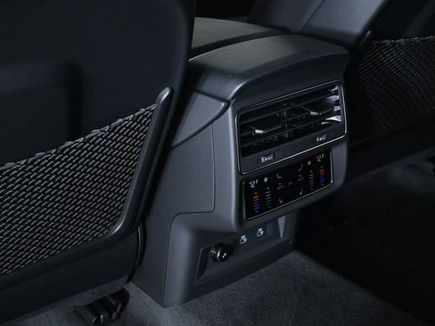 New 2025 Audi RS Q8 performance image 17