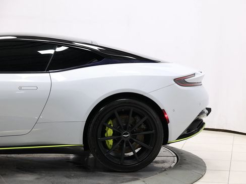 Used 2020 Aston Martin DB11 AMR image 8