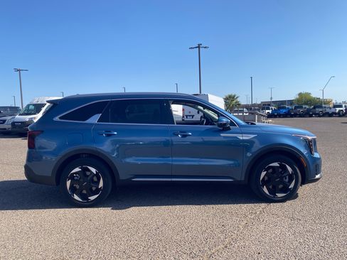 Certified 2025 Kia Sorento EX w/ EX Panoramic Sunroof Package AWD/4WD image 6