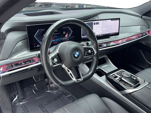 Used 2025 BMW 740i image 14