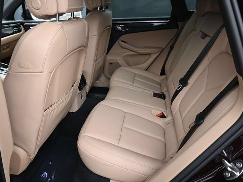 Certified 2025 Porsche Macan AWD/4WD image 7