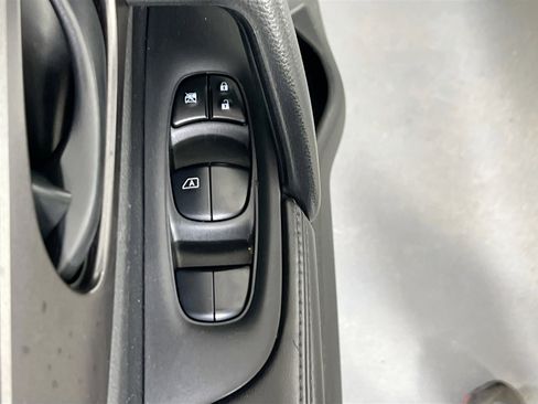 Used 2022 Nissan Rogue Sport S AWD/4WD image 17