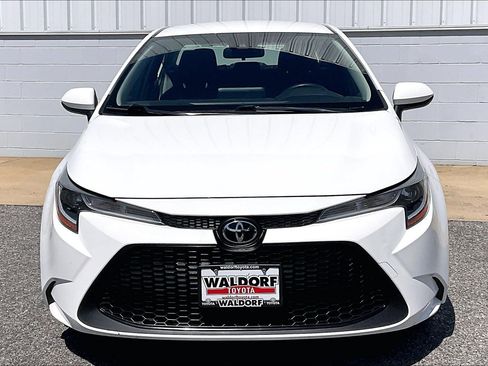 Used 2022 Toyota Corolla LE FWD image 3