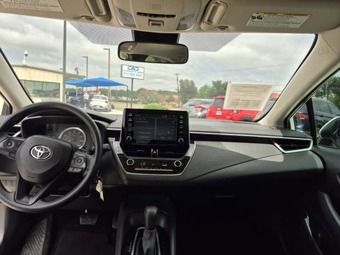 Used 2020 Toyota Corolla LE FWD image 20