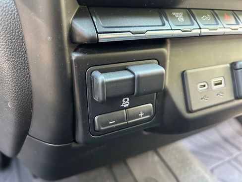 Used 2022 Chevrolet Silverado 2500 LT AWD/4WD image 28