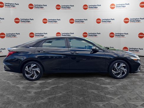 Used 2025 Hyundai Elantra SEL image 8