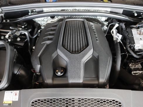 Certified 2023 Porsche Macan image 24