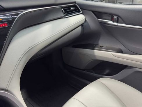 Used 2021 Toyota Camry SE w/ Convenience Package image 24