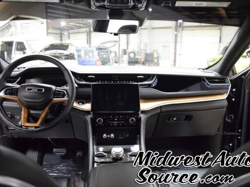 Used 2024 Jeep Grand Cherokee Summit image 32