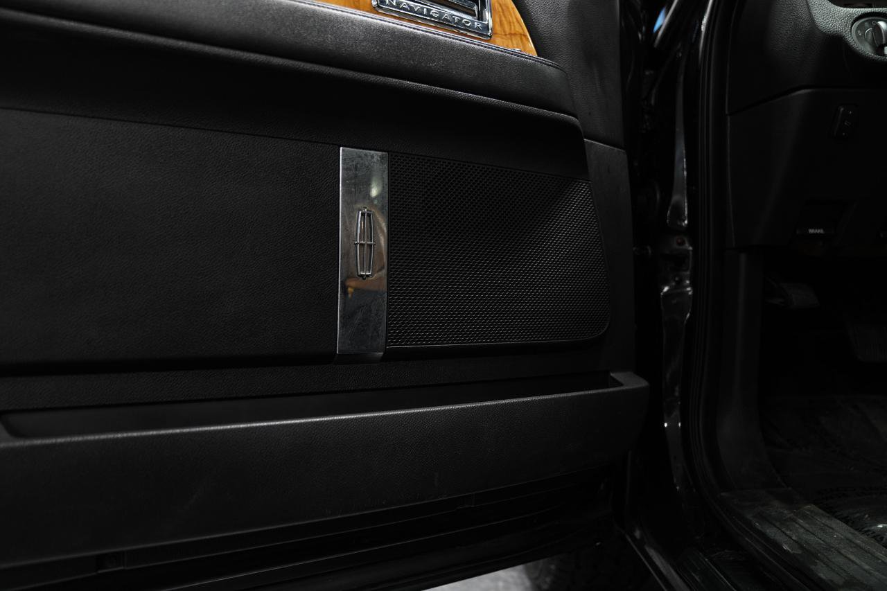 Used 2012 Lincoln Navigator 4WD image 23