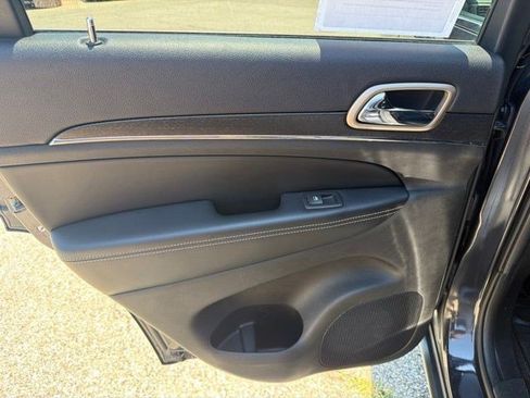 Used 2015 Jeep Grand Cherokee Limited AWD/4WD image 14