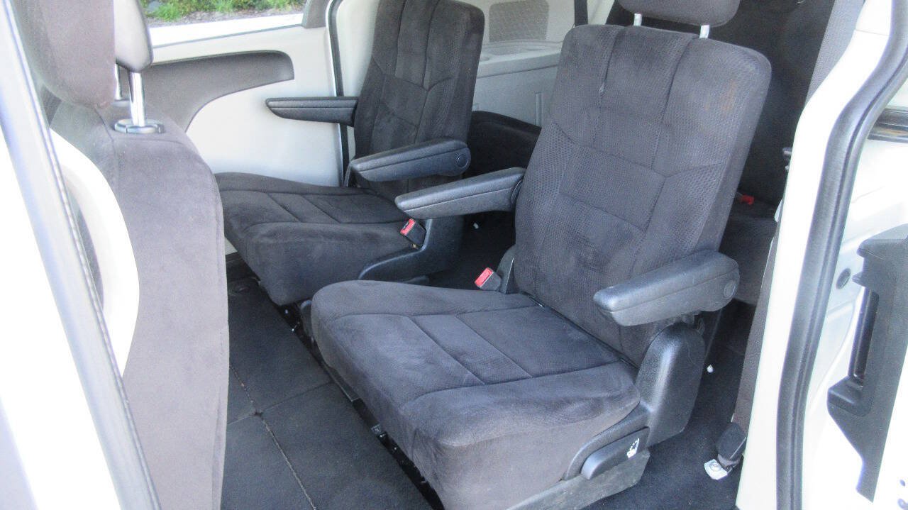 Used 2012 Dodge Grand Caravan SE FWD image 16