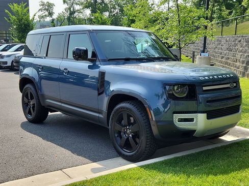 New 2024 Land Rover Defender 110 SE image 10