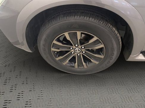 Used 2017 Nissan Armada Platinum w/ Interior Lighting Package image 28