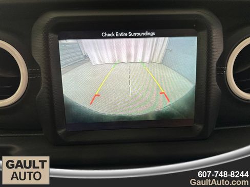 Used 2019 Jeep Wrangler Unlimited Sahara AWD/4WD image 11