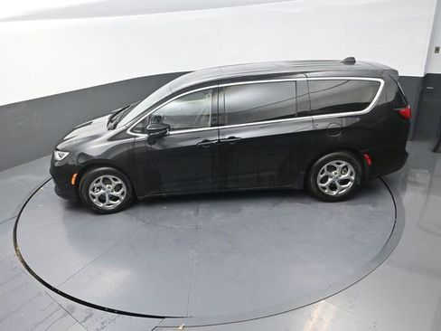 Used 2024 Chrysler Pacifica Limited image 24