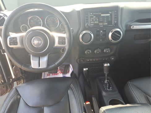 Used 2016 Jeep Wrangler Unlimited Rubicon AWD/4WD image 9