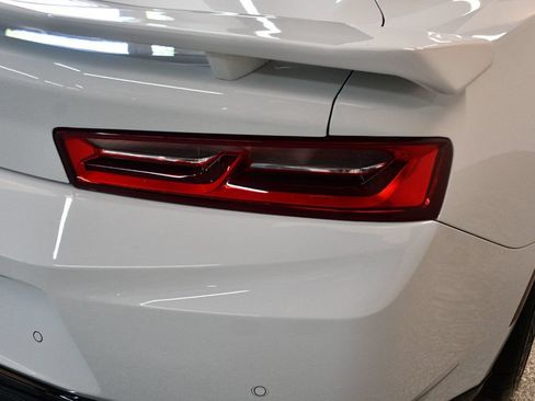 Used 2018 Chevrolet Camaro ZL1 RWD image 15