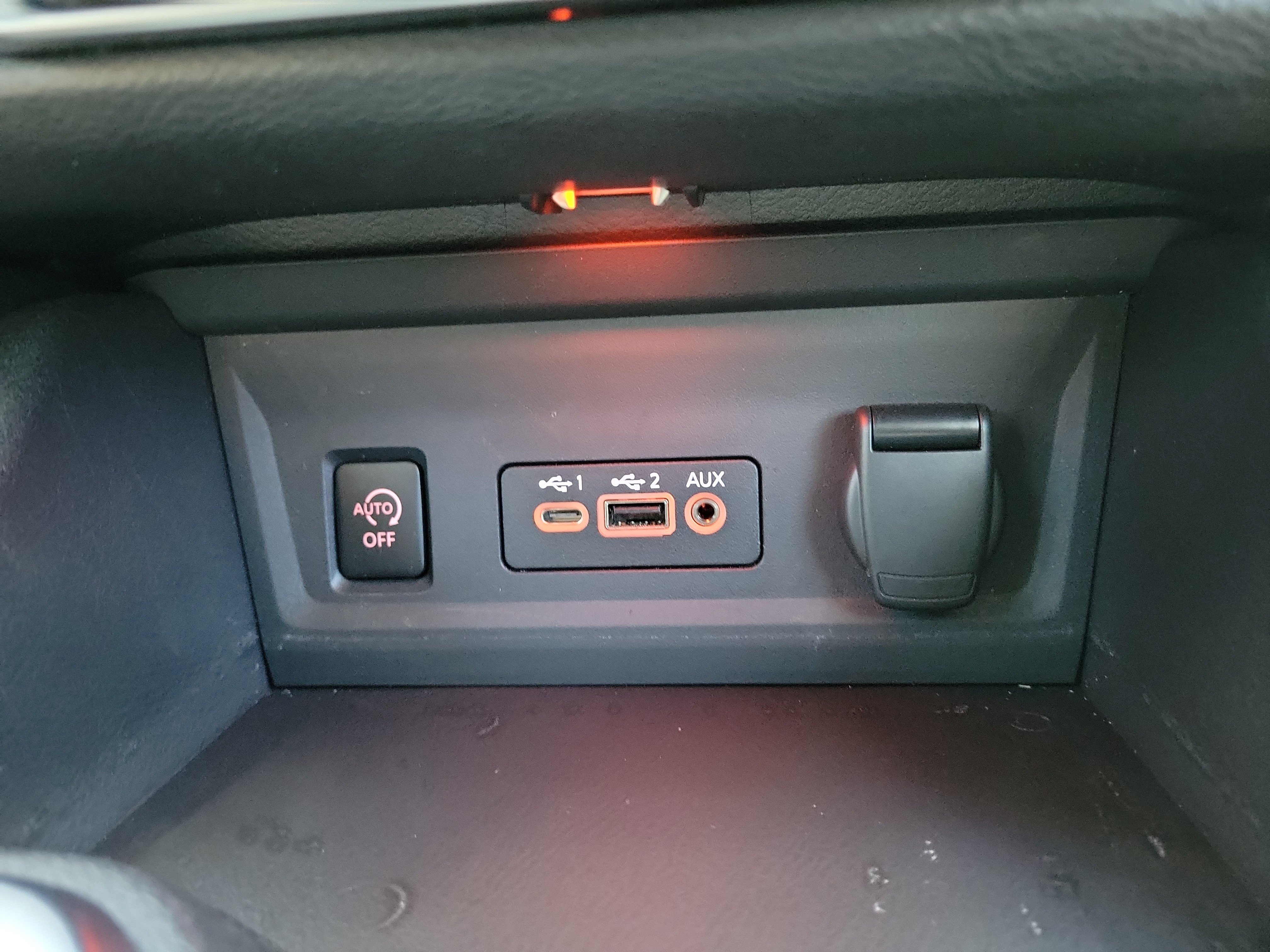 Certified 2025 Nissan Sentra SR FWD image 29