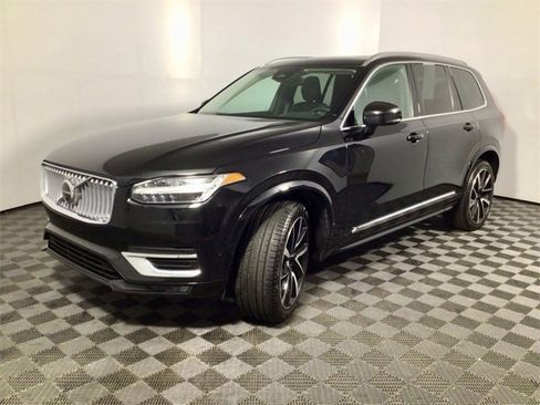 Used 2024 Volvo XC90 B6 Plus image 8