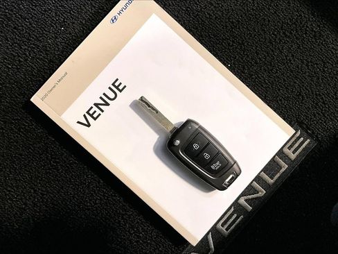 Used 2020 Hyundai Venue SE FWD image 32