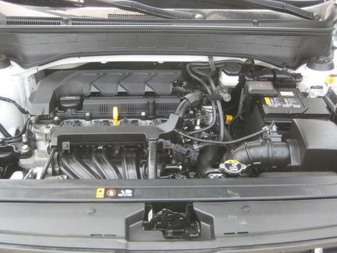 Used 2022 Hyundai Venue Limited image 12