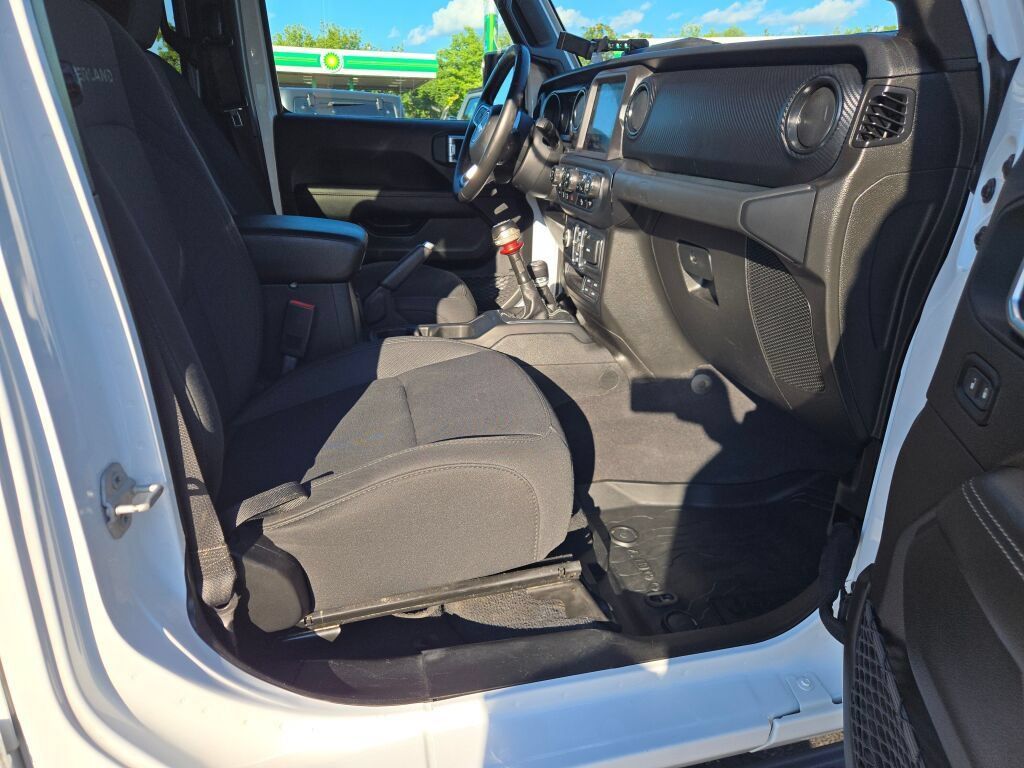 Certified 2020 Jeep Gladiator Overland AWD/4WD image 7