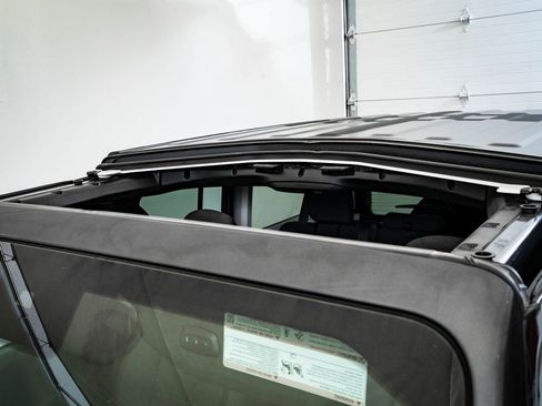 Used 2024 Jeep Wrangler Unlimited image 14