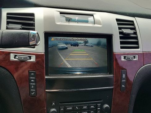 Used 2012 Cadillac Escalade Premium RWD image 16