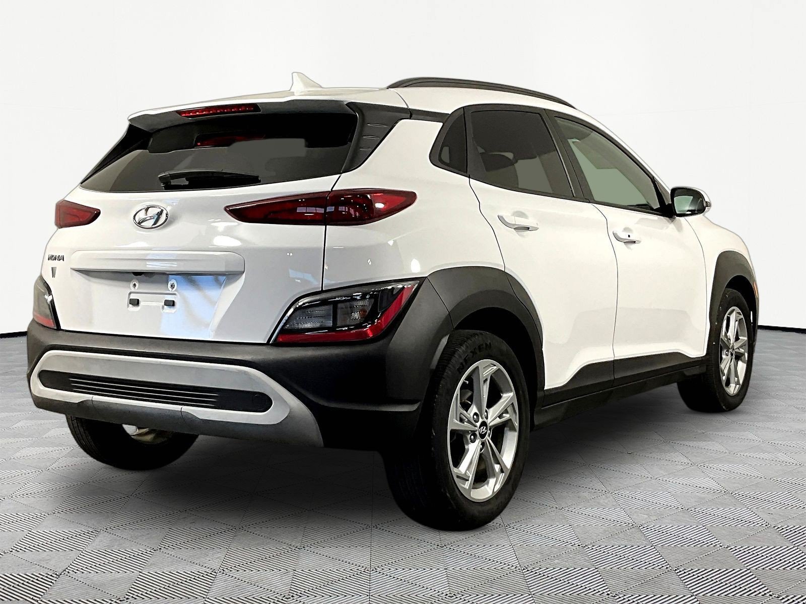 Used 2023 Hyundai Kona SEL FWD image 6
