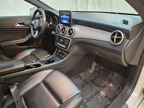 Used 2018 Mercedes-Benz CLA 250 image 11