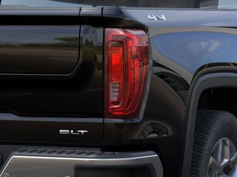 Used 2026 GMC Sierra 1500 SLT w/ SLT Premium Plus Package AWD/4WD image 11