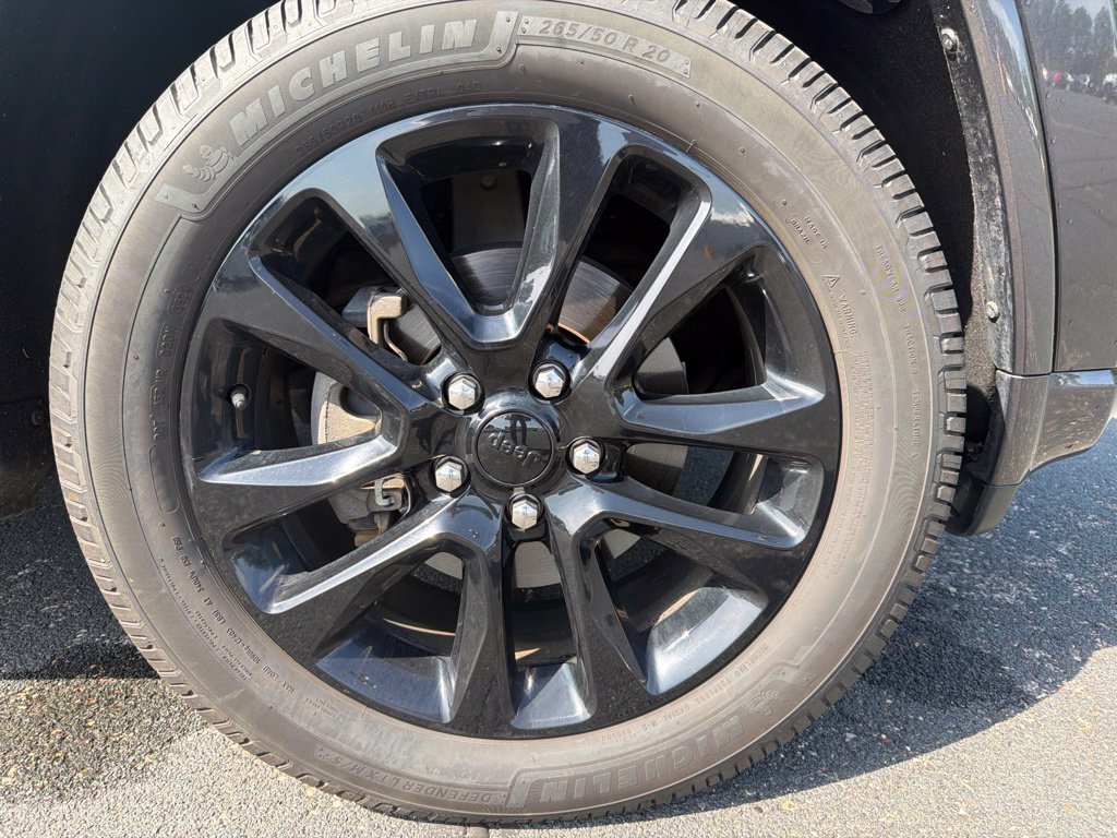 Used 2020 Jeep Grand Cherokee Altitude AWD/4WD image 13