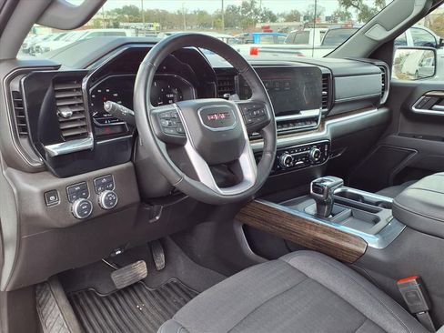 Used 2025 GMC Sierra 1500 Elevation image 22
