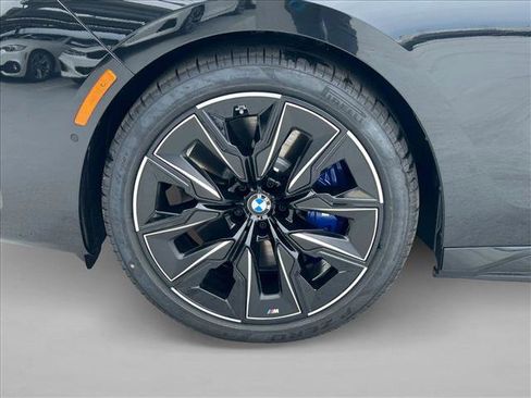 New 2025 BMW i7 xDrive60 w/ Executive Package image 10