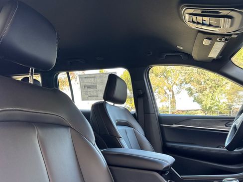 New 2025 Jeep Grand Cherokee L Limited w/ Black Appearance Package image 16